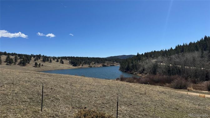 Exterior, Lake