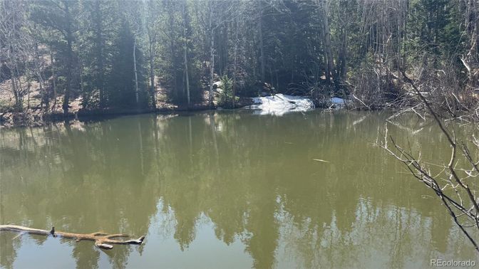 Exterior, Lake