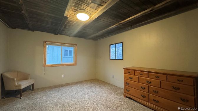 Empty room, Interior, Wooden Ceilings