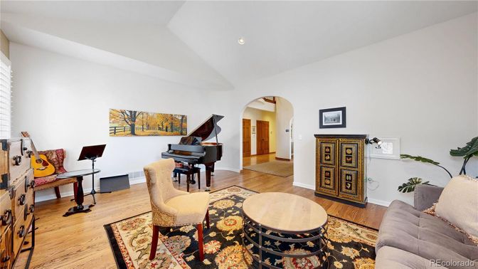 Interior, Piano, Recessed Lighting, Wood Texture Flooring