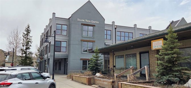 Exterior, Facade, Modern