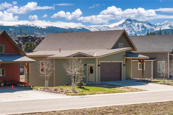Attached, Exterior, Facade, Ranch