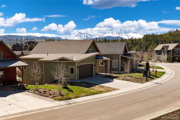 Attached, Exterior, Facade, Ranch