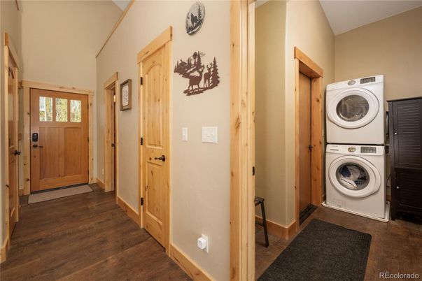 Interior, Utility Closets, Washer, Wood Texture Flooring