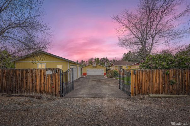 Detached Garage, Exterior