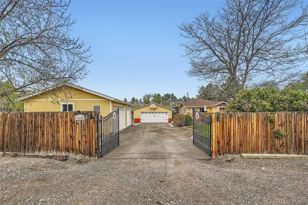 Detached Garage, Exterior