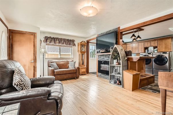 Interior, Washer, Wood Texture Flooring