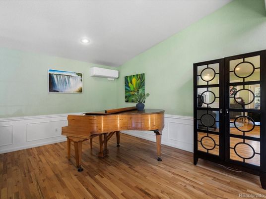 Interior, Piano, Recessed Lighting, Wood Texture Flooring