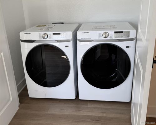 Interior, Utility Closets, Washer, Wood Texture Flooring