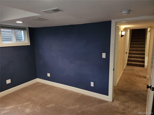 Empty room, Interior, Recessed Lighting
