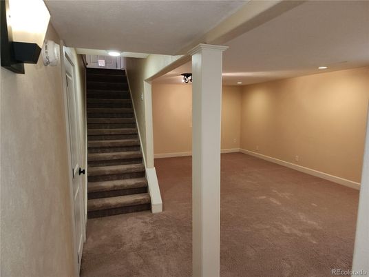 Empty room, Interior, Recessed Lighting