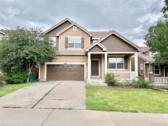 Attached, Exterior, Facade, American Craftsman