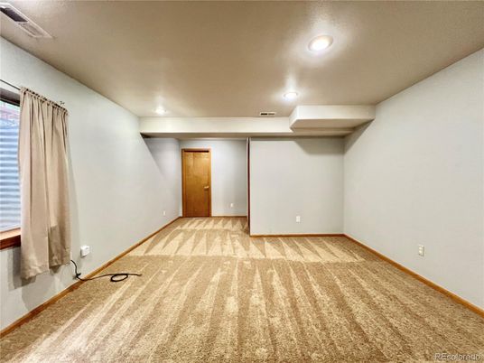 Empty room, Interior, Recessed Lighting