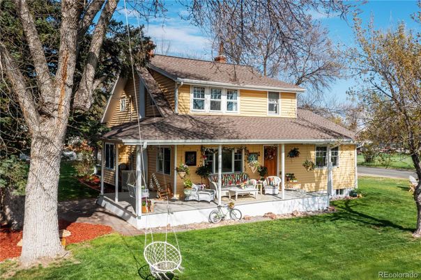 Exterior, Facade, American Foursquare