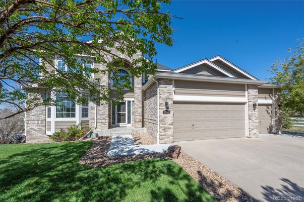 Attached, Exterior, Facade, American Craftsman