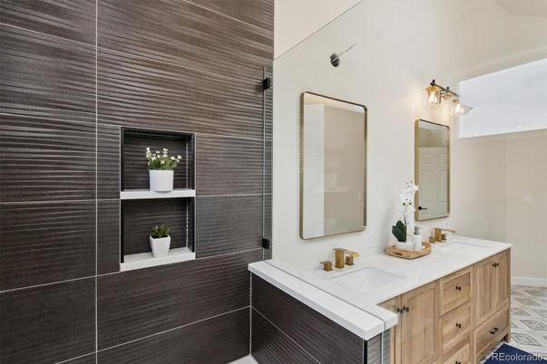 Bathroom, Dual Sink Vanities, Interior