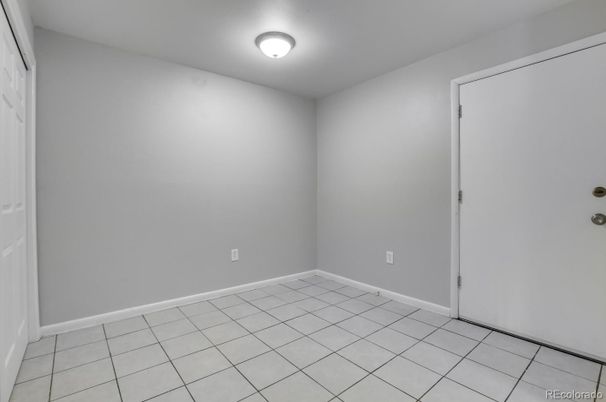 Empty room, Interior