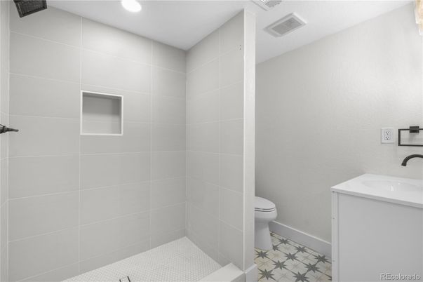 Bathroom, Interior, Recessed Lighting