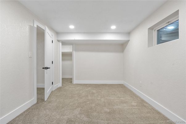 Empty room, Interior, Recessed Lighting
