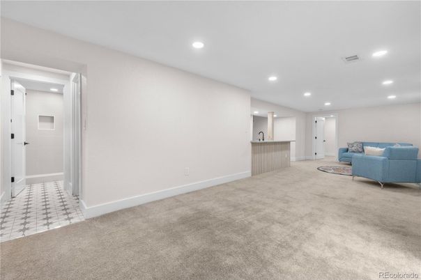 Empty room, Interior, Recessed Lighting
