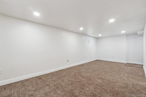 Empty room, Interior, Recessed Lighting