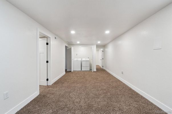 Empty room, Interior, Recessed Lighting