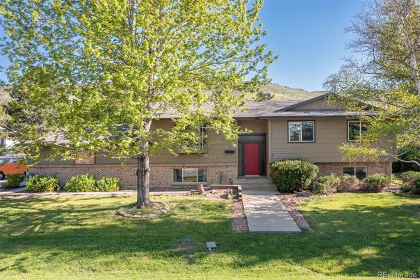 Backyard, Exterior, Facade, Brick Facade, Split Level