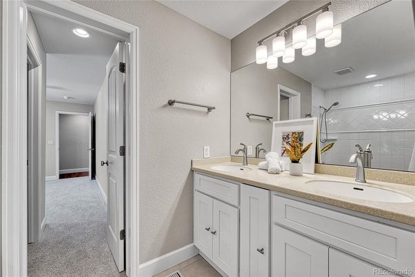 Bathroom, Dual Sink Vanities, Interior, Recessed Lighting