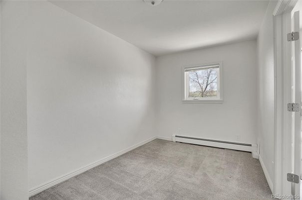 Empty room, Interior