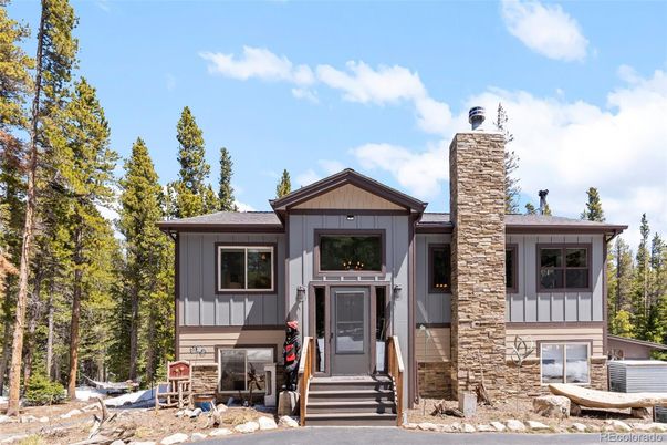 Exterior, Facade, Raised Ranch