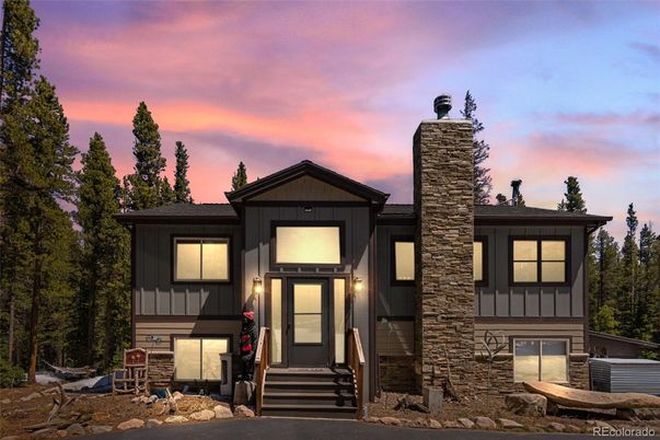 Exterior, Facade, Raised Ranch