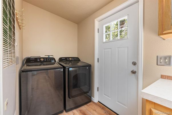 Interior, Utility Closets, Washer, Wood Texture Flooring