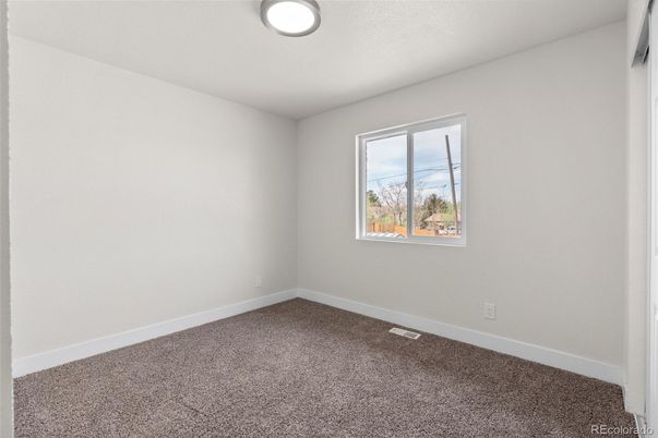 Empty room, Interior