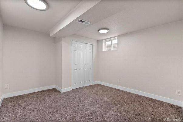 Empty room, Interior