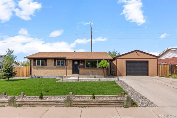 Attached, Exterior, Facade, Ranch
