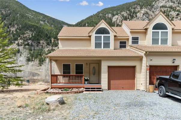 Attached, Exterior, Facade, Ranch