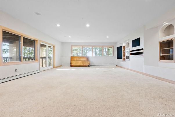 Empty room, Interior, Recessed Lighting