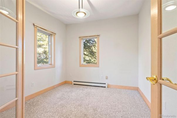Empty room, Interior, Pendant Lights