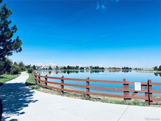 Exterior, Lake
