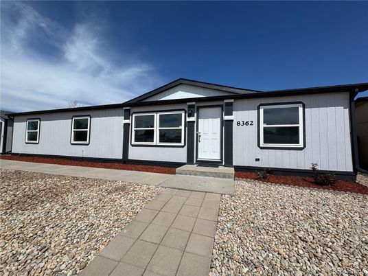 Exterior, Facade, Ranch