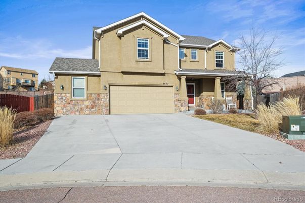 Attached, Exterior, Facade, American Craftsman