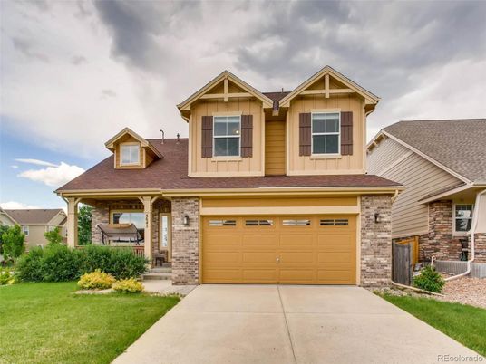 Attached, Exterior, Facade, American Craftsman