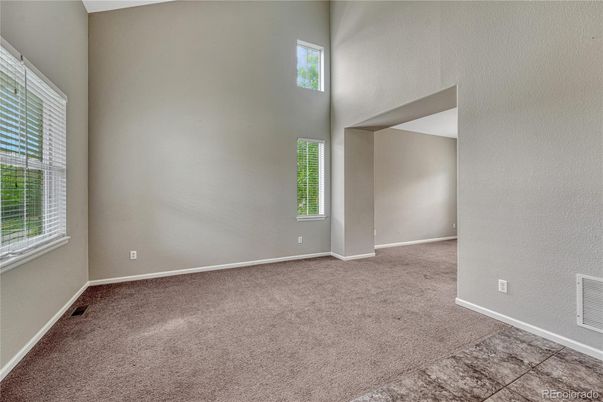 Empty room, Interior