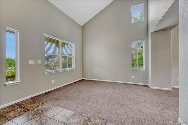 Empty room, Interior