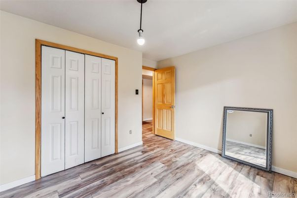 Empty room, Interior, Pendant Lights, Wood Texture Flooring