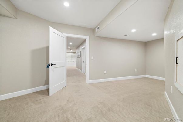 Empty room, Interior, Recessed Lighting