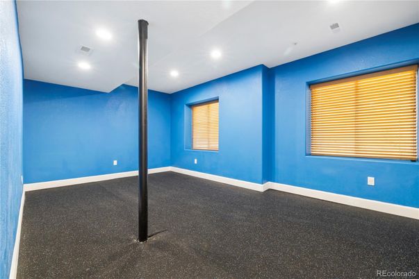 Empty room, Interior, Recessed Lighting