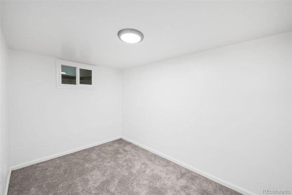 Empty room, Interior