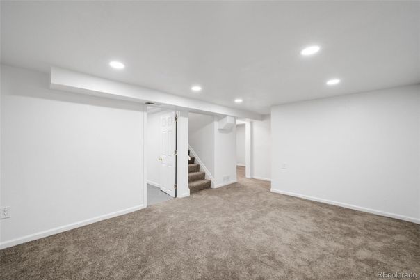 Empty room, Interior, Recessed Lighting