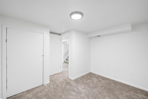 Empty room, Interior